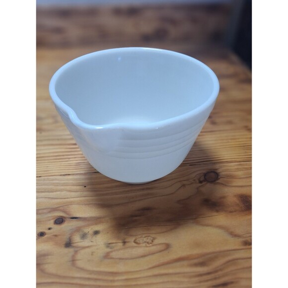 Vintage White Pyrex Glass Mixing Bowl #4 Pour Spout Hamilton Beach 6.25" X 4.5" - Picture 5 of 8